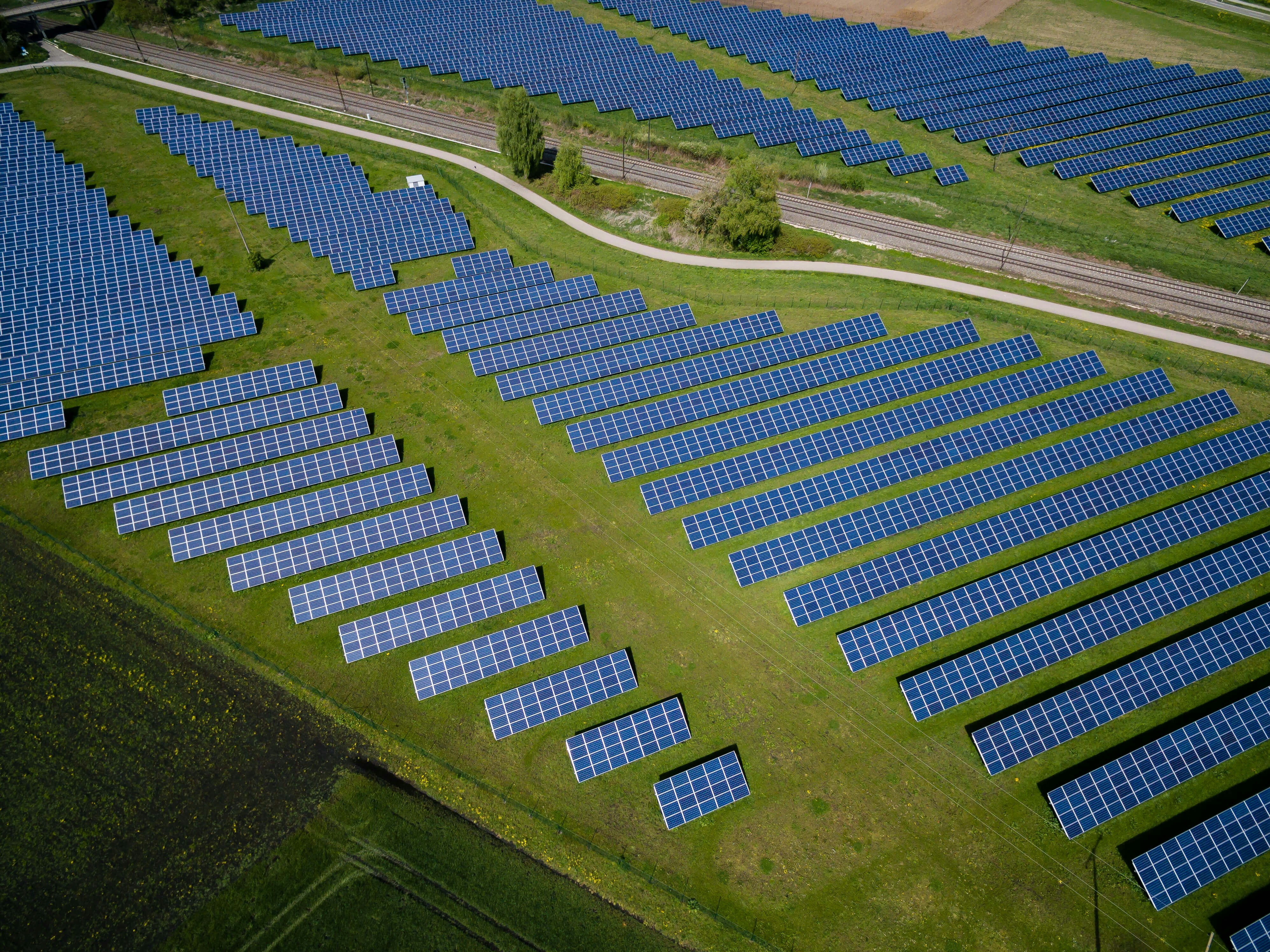 Solar surge halts fossil electricity growth worldwide in 2025